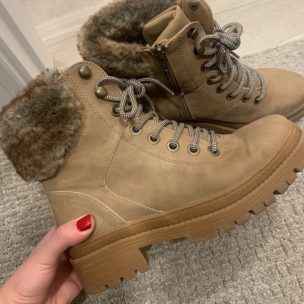 Universal Thread Boots